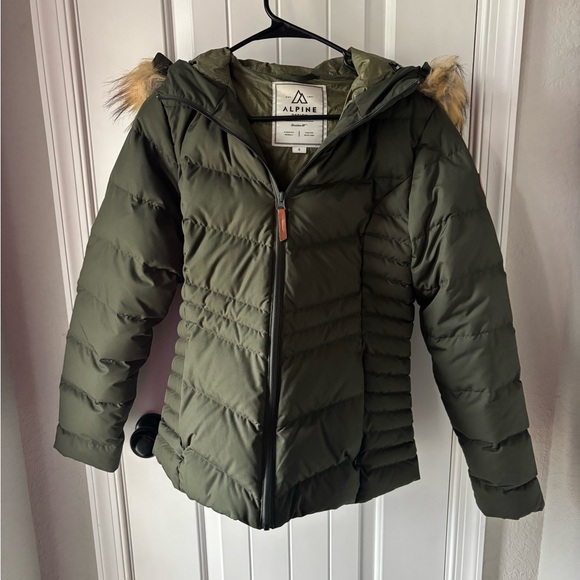 Alpine Ridge Women’s Olive Down Puffer Jacket - Picture 1 of 3
